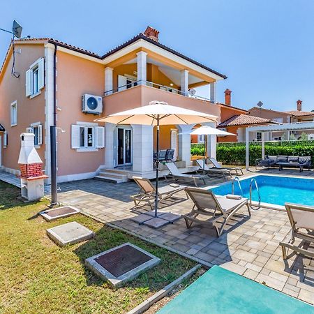 Villas Lotus With Pool And Jacuzzi Pula Bagian luar foto