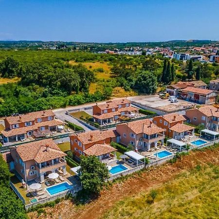 Villas Lotus With Pool And Jacuzzi Pula Bagian luar foto