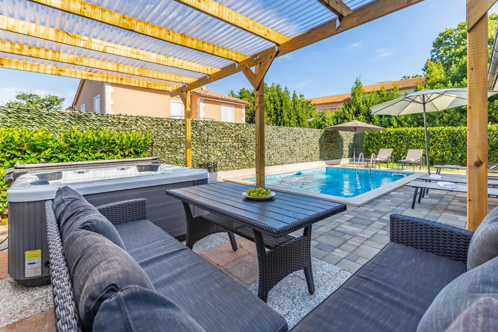 Villas Lotus With Pool And Jacuzzi Pula Bagian luar foto