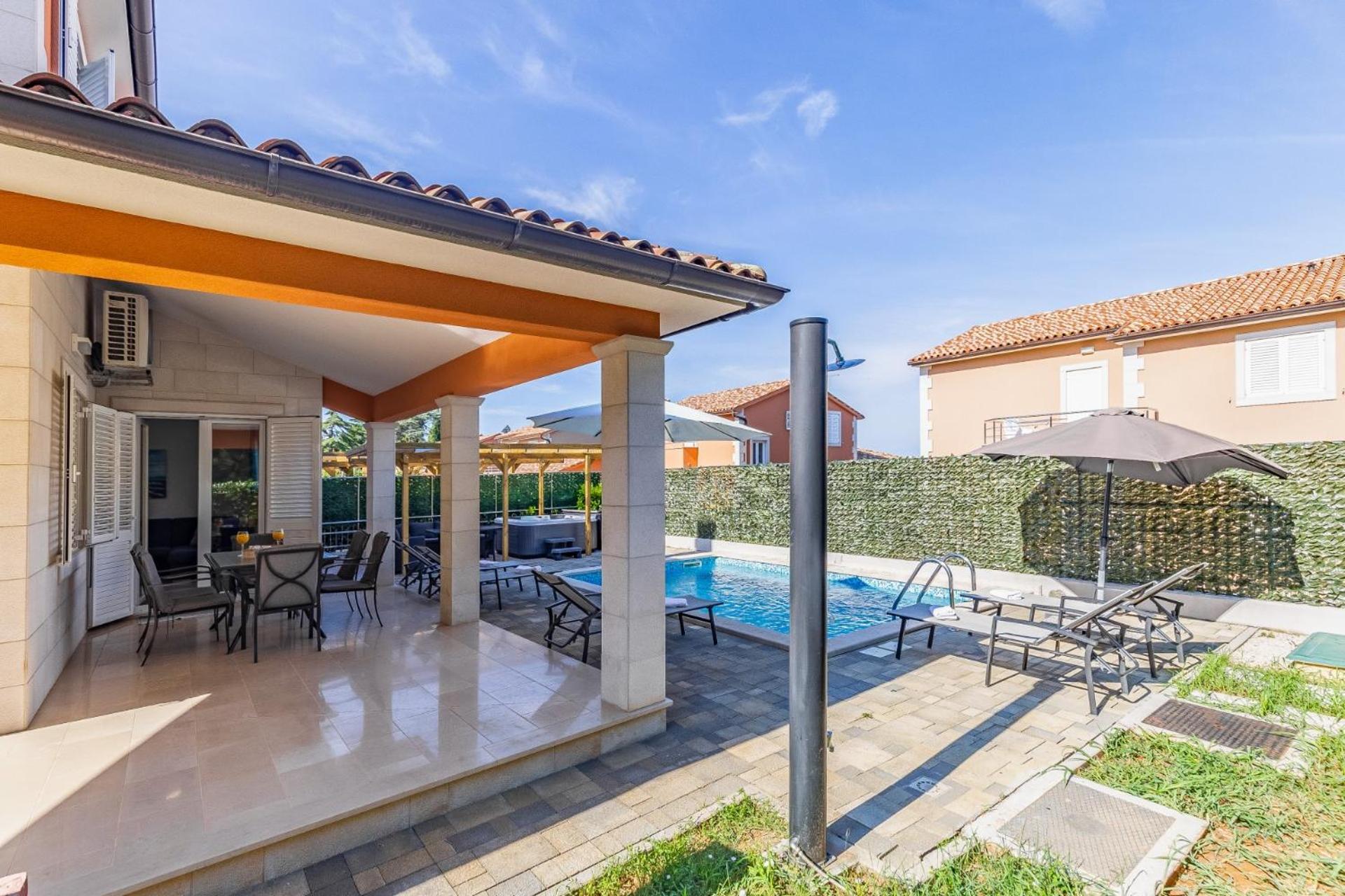 Villas Lotus With Pool And Jacuzzi Pula Bagian luar foto