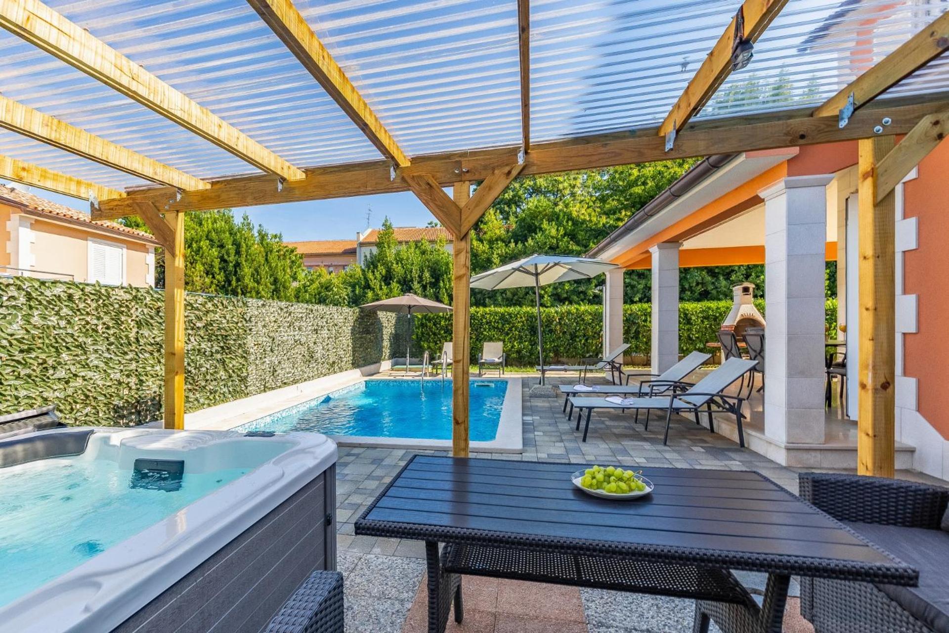 Villas Lotus With Pool And Jacuzzi Pula Bagian luar foto